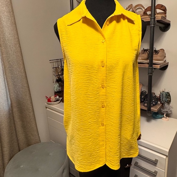 In unworn condition ,Yellow Sleeveless Button-Up Women's Top - Picture 4 of 4